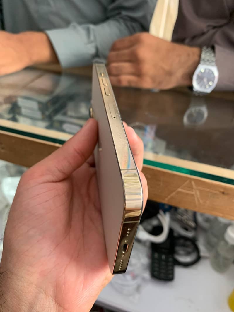 Apple iPhone 13 Pro 2