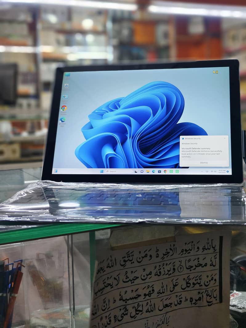 surface pro 5  tablet laptop 0