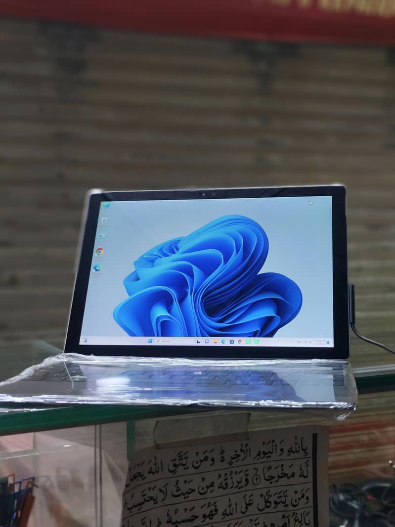 surface pro 5  tablet laptop 1