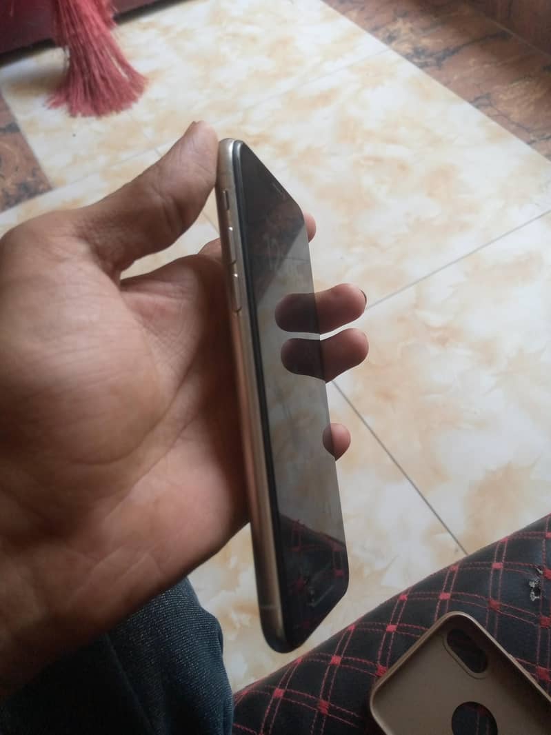 Apple iPhone X 5