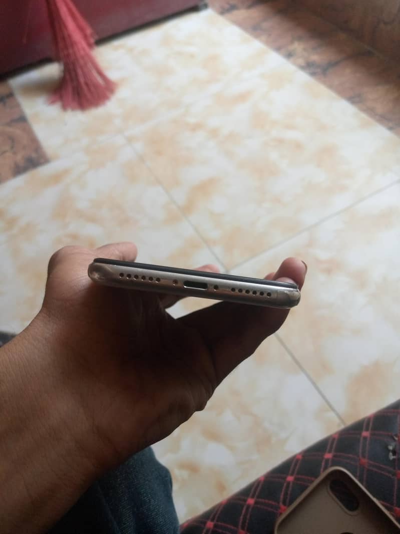 Apple iPhone X 6