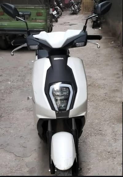 Honda Icon E - Electric Scooty - For Sale - 2026 - Excellent Condition