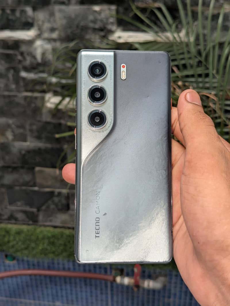 Tecno CAMON 40 Pro 0