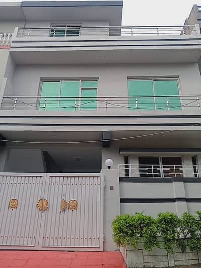 5 Marla Slightly Used Double Storey House With Gas & Water Bore