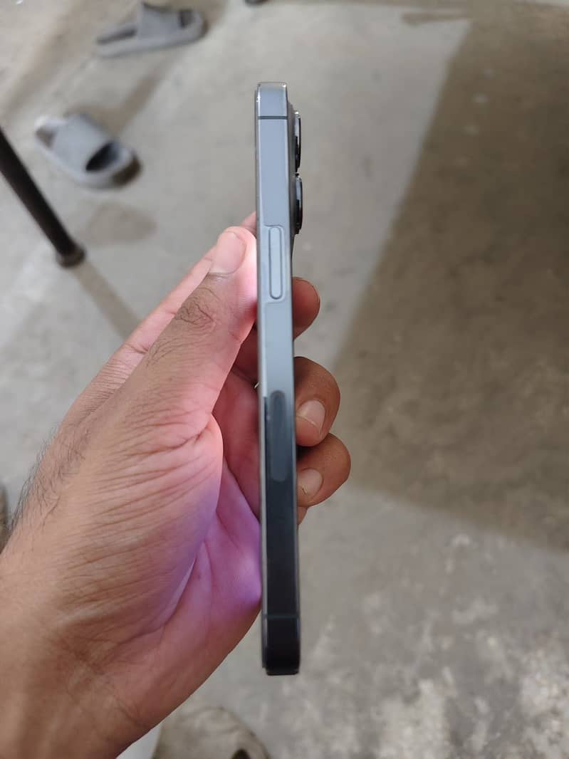 Apple iPhone 13 Pro 2