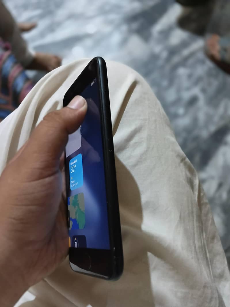 Apple iPhone 7 2