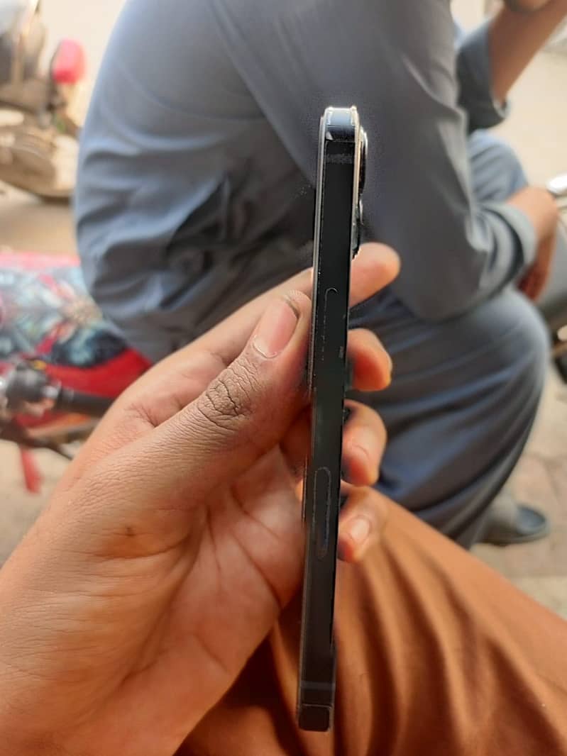Apple iPhone 13 5