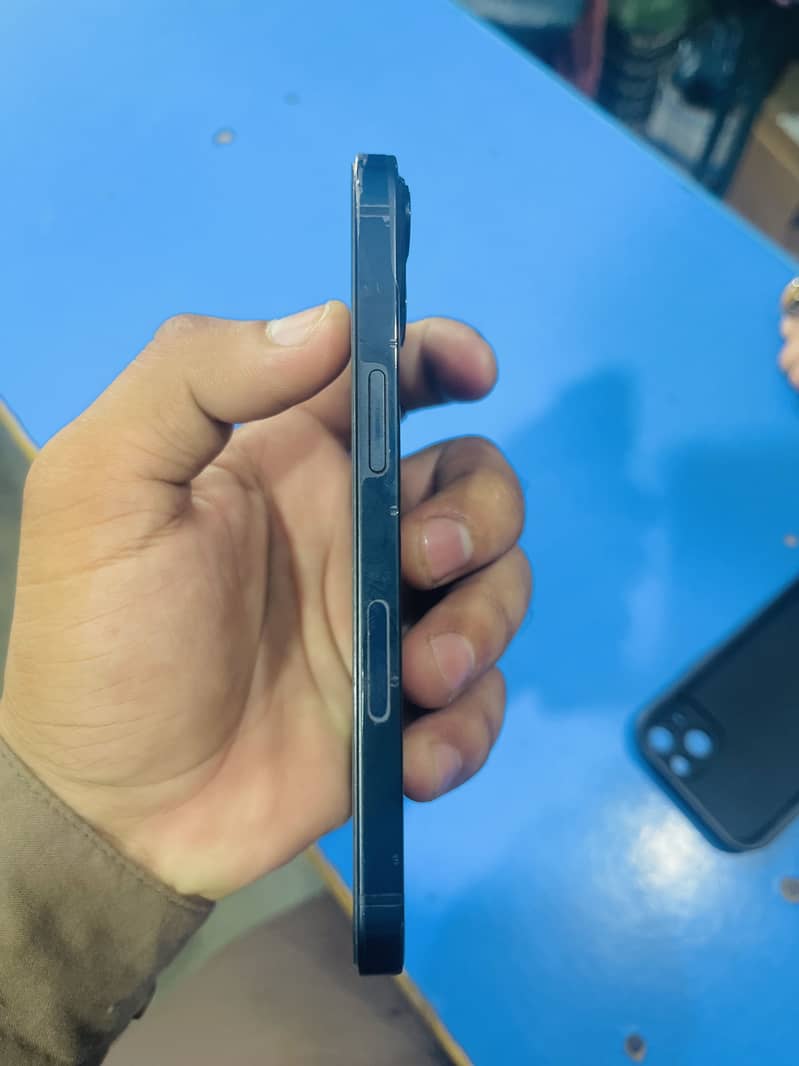 Apple iPhone 13 3