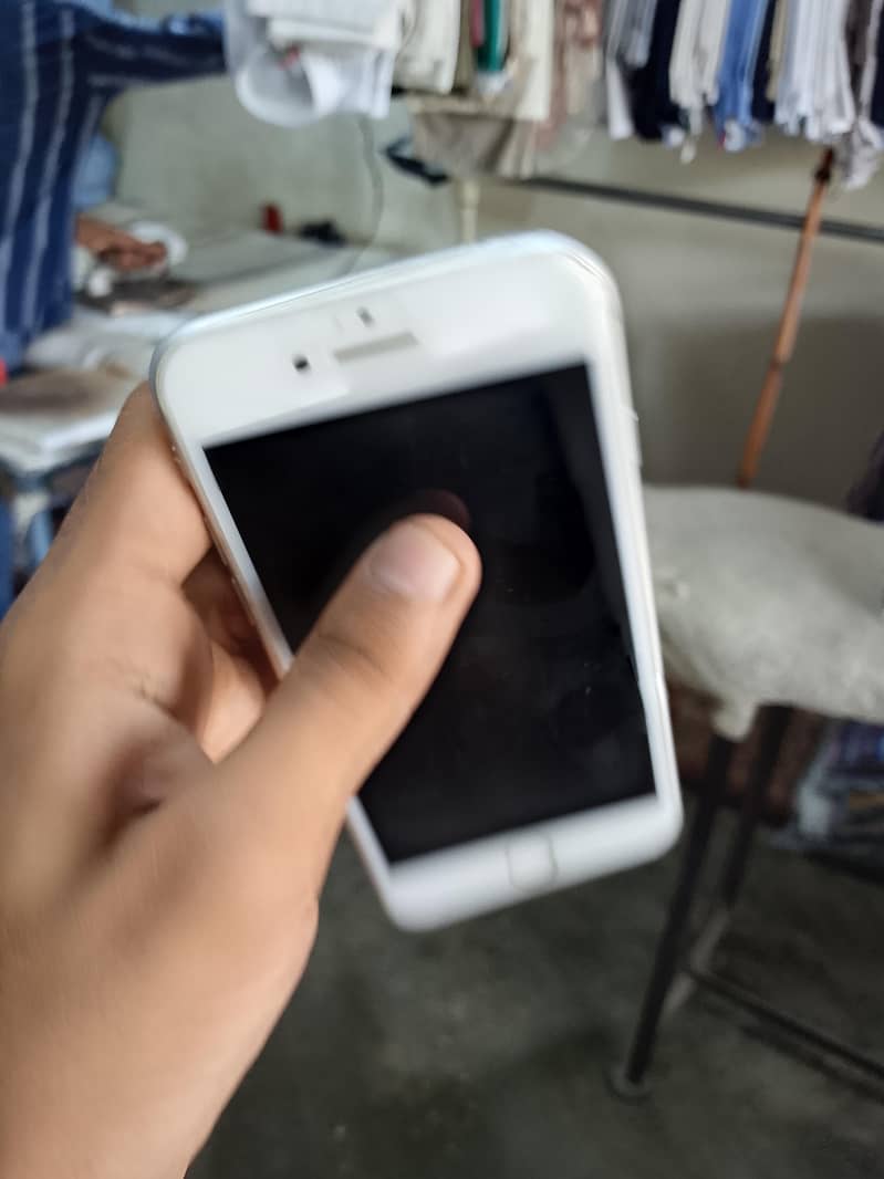 Apple iPhone 7 1