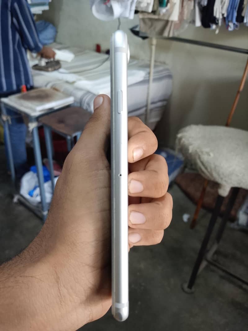Apple iPhone 7 2