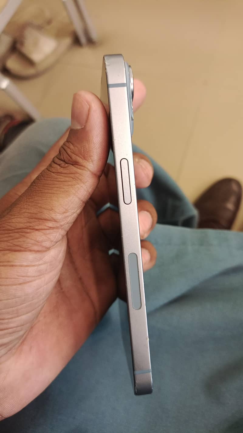 Apple iPhone 14 3