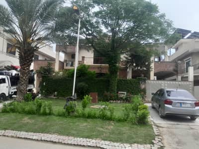 F-11 Ground Floor Locked 666/Gaz Upper Portion Independent Ideal Option 4/Bedrooms
