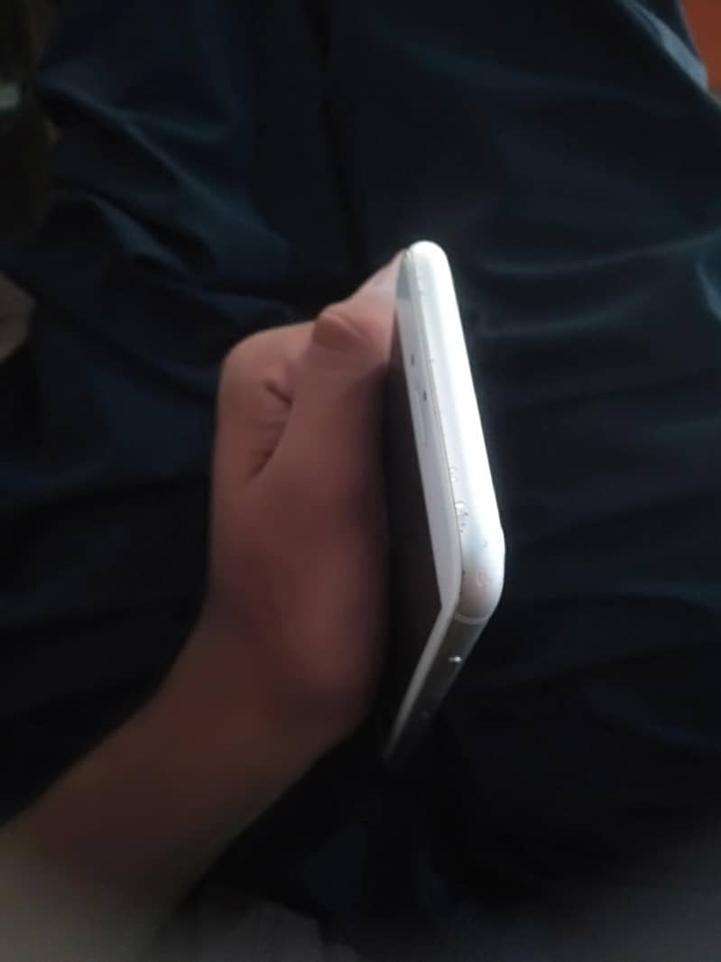 Apple iPhone 7 3