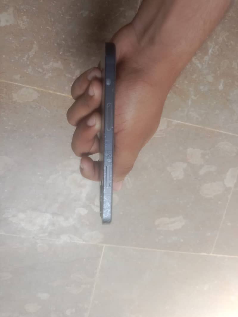 Apple iPhone 12 1