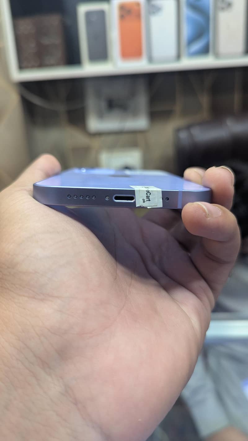 Apple iPhone 12 4