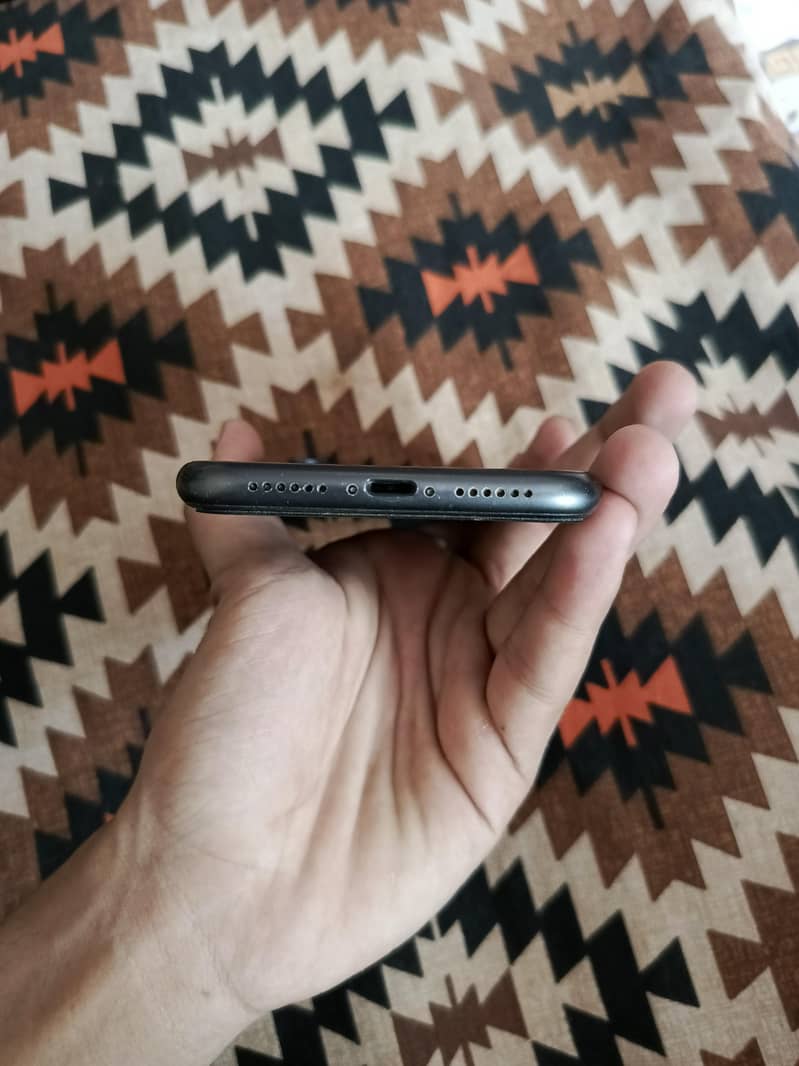 Apple iPhone 11 6