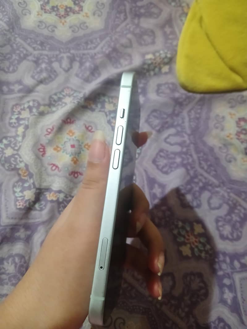 IPhone 15 3