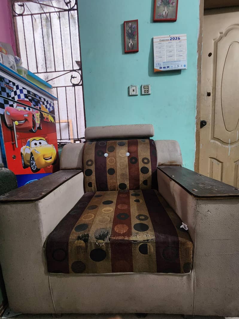 Sofa 6 seated 8