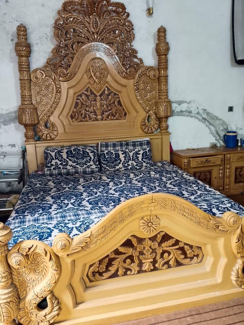 بہترین فرنیچر برائے فروخت — ڈبل بیڈ، سنگل میز اور 2 ٹیبل بیڈز 1