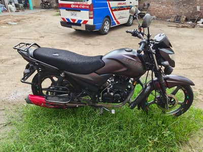 Suzuki GR 150 2022