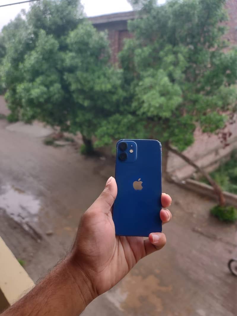 Apple iPhone 12 mini 3