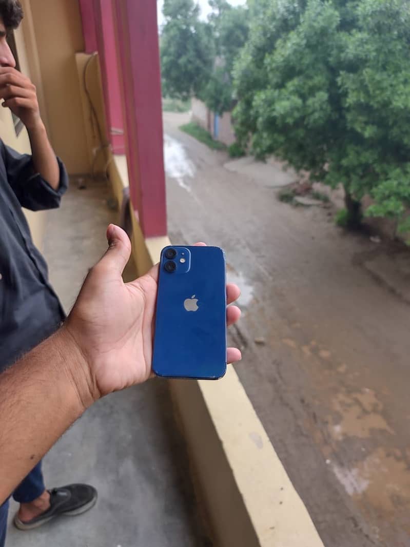 Apple iPhone 12 mini 7