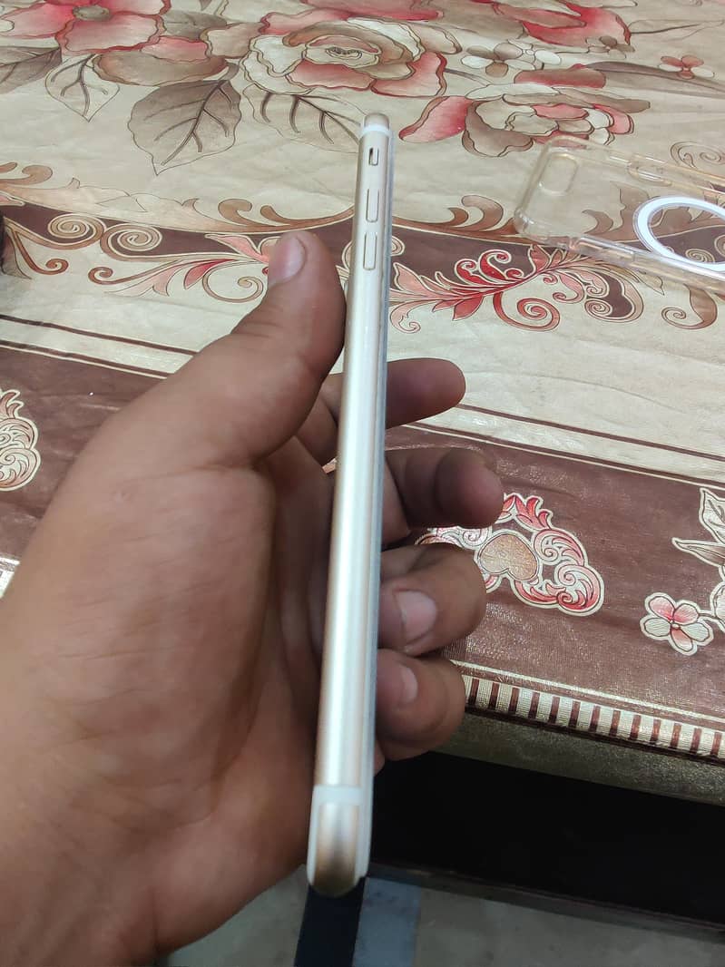 Apple iPhone 7 Plus 2