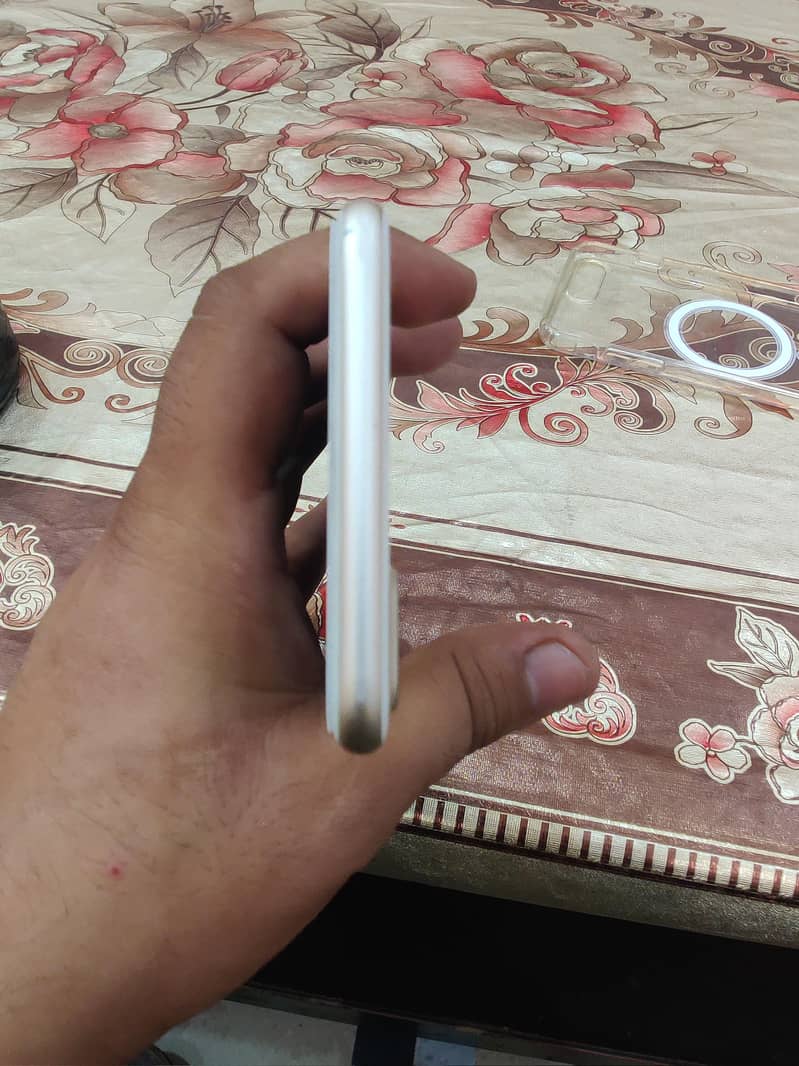 Apple iPhone 7 Plus 5