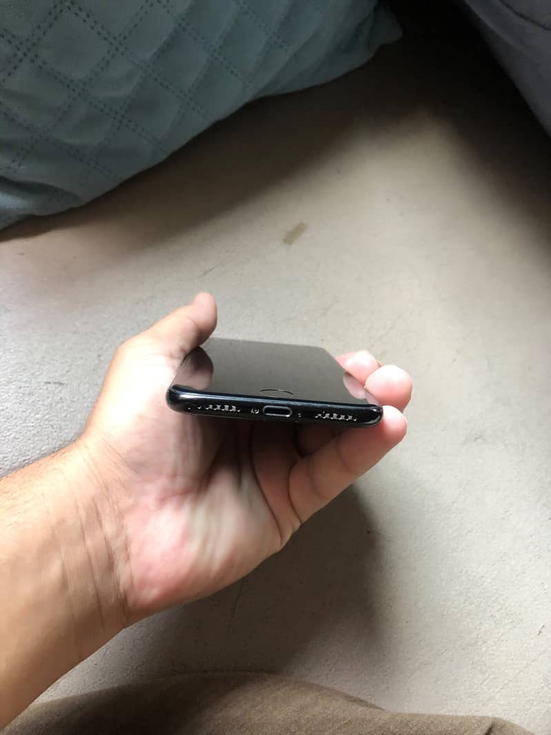 Apple iPhone 7 1