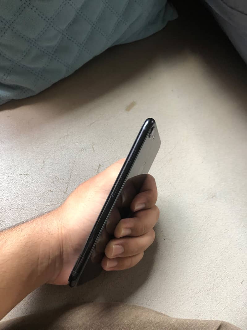 Apple iPhone 7 2