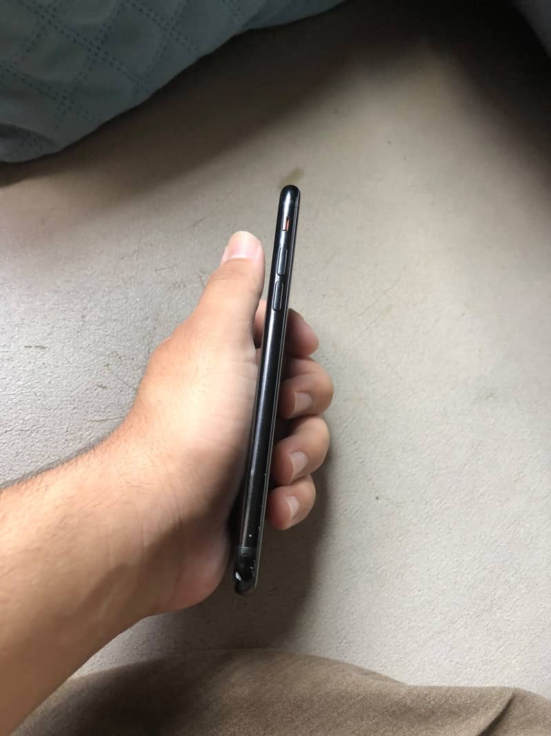 Apple iPhone 7 3