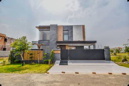 1 KANAL ELEGANT AND SLIGHTLY USED SUPER HOT LOCATED BUNGALOW IS AVAILABLE IN THE BEST BLOCK OF DHA LAHORE.