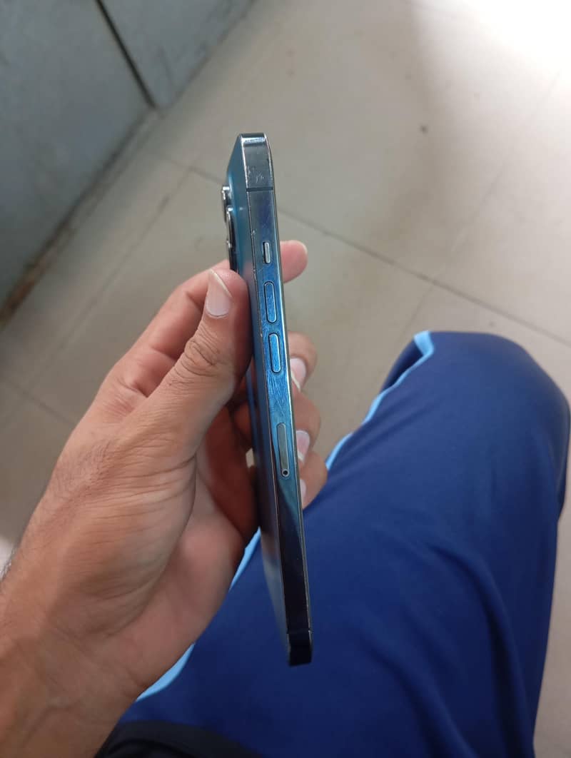 Apple iPhone 12 Pro Max 4