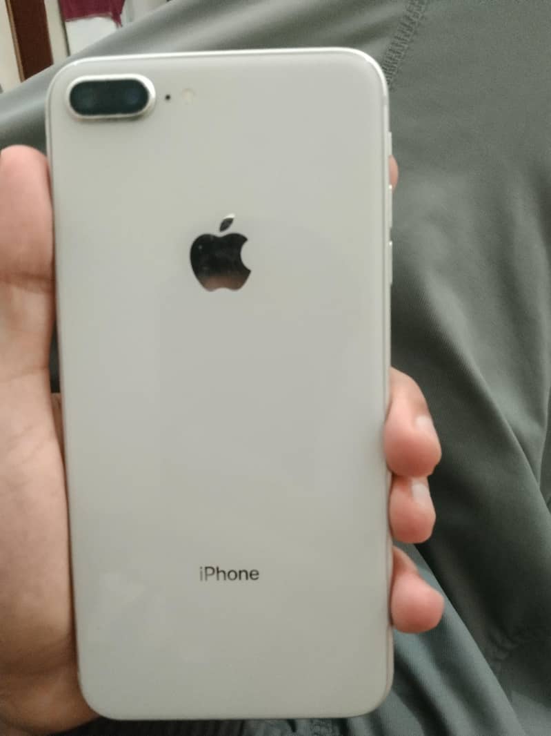 Apple iPhone 8 Plus 1