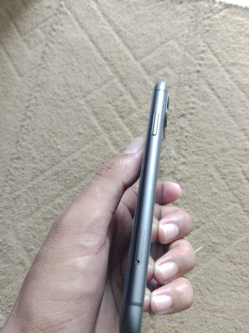 Apple iPhone 11 3