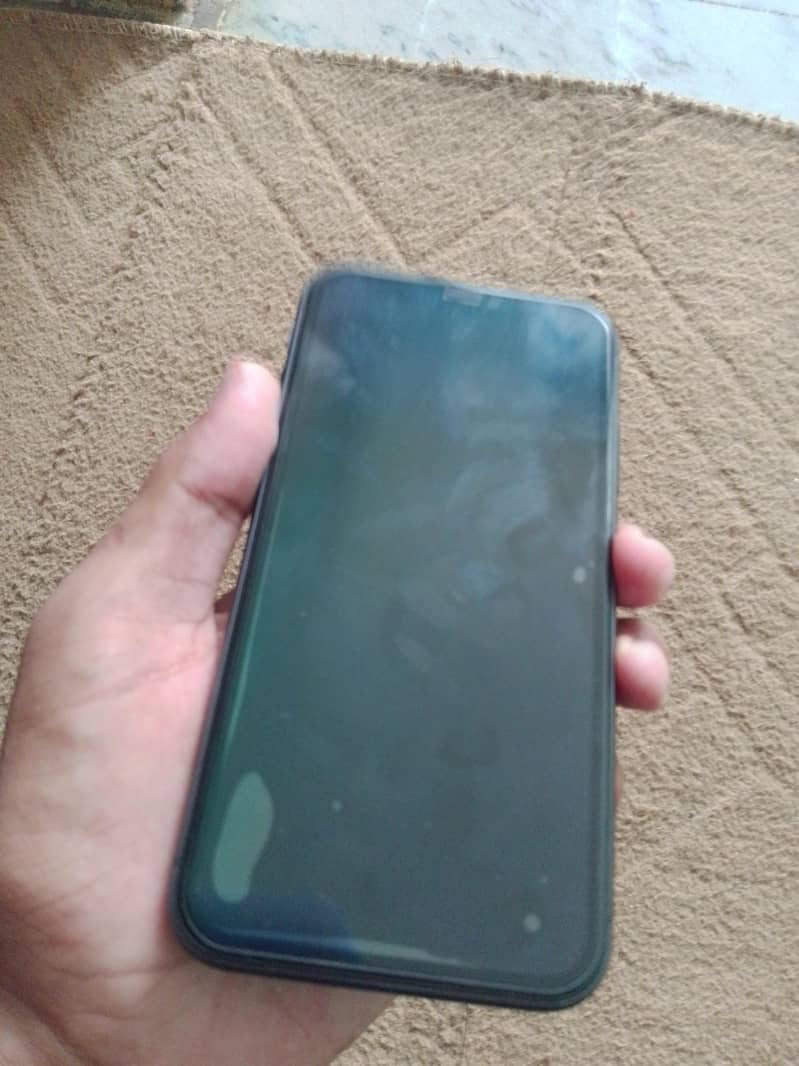 Apple iPhone 11 4