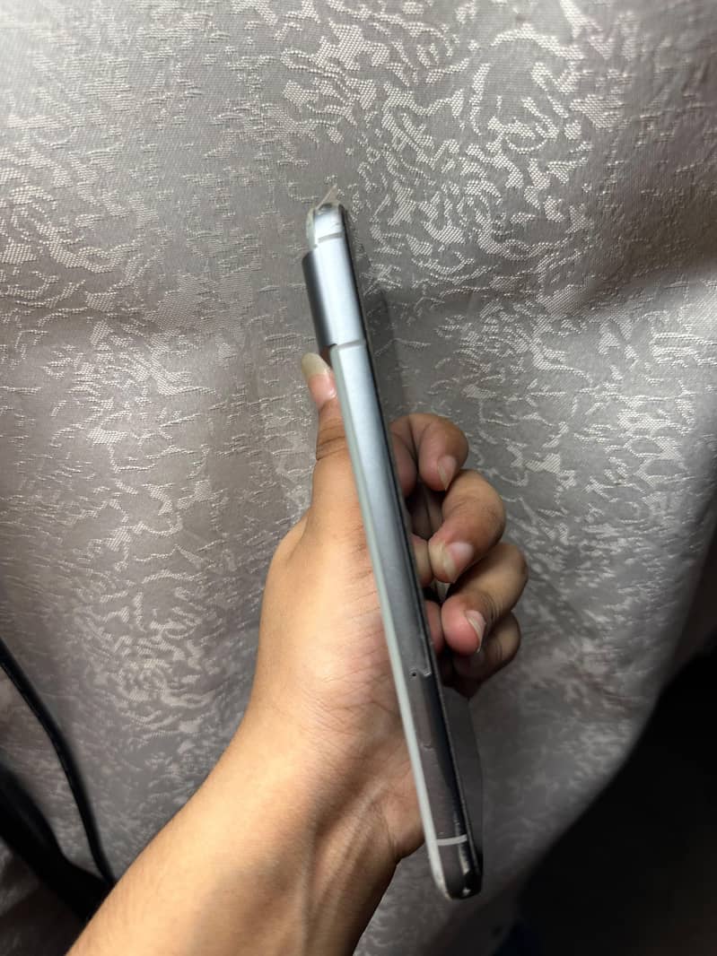 Google Pixel 8 4