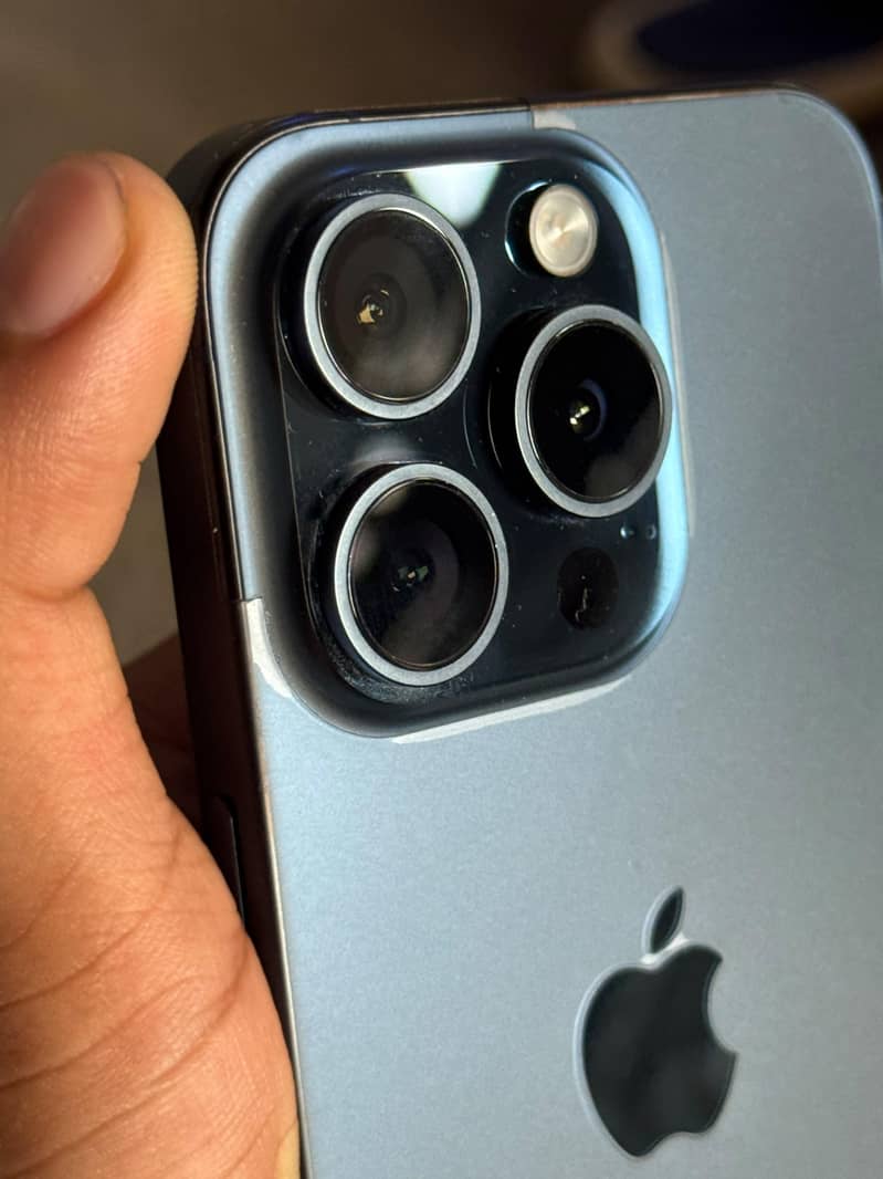Apple iPhone 16 Pro 1