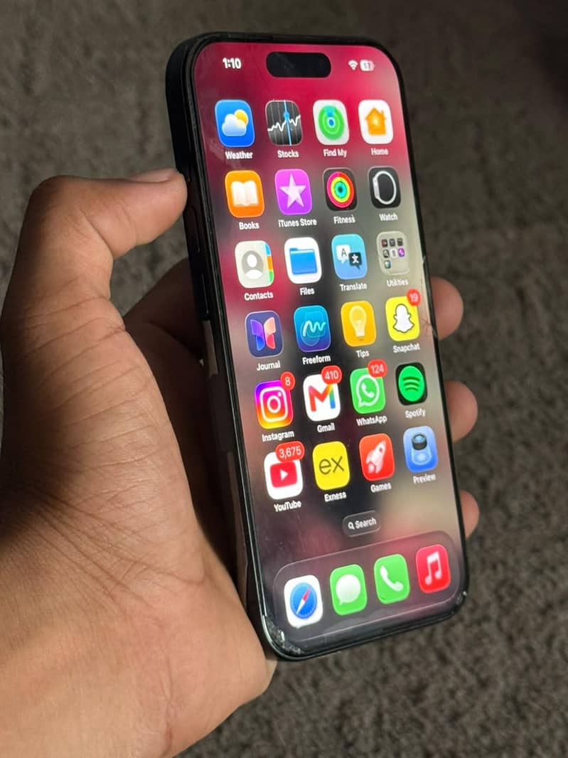Apple iPhone 16 Pro 2
