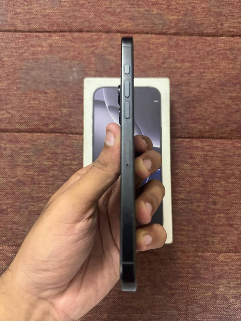 Apple iPhone 16 Pro Max 3