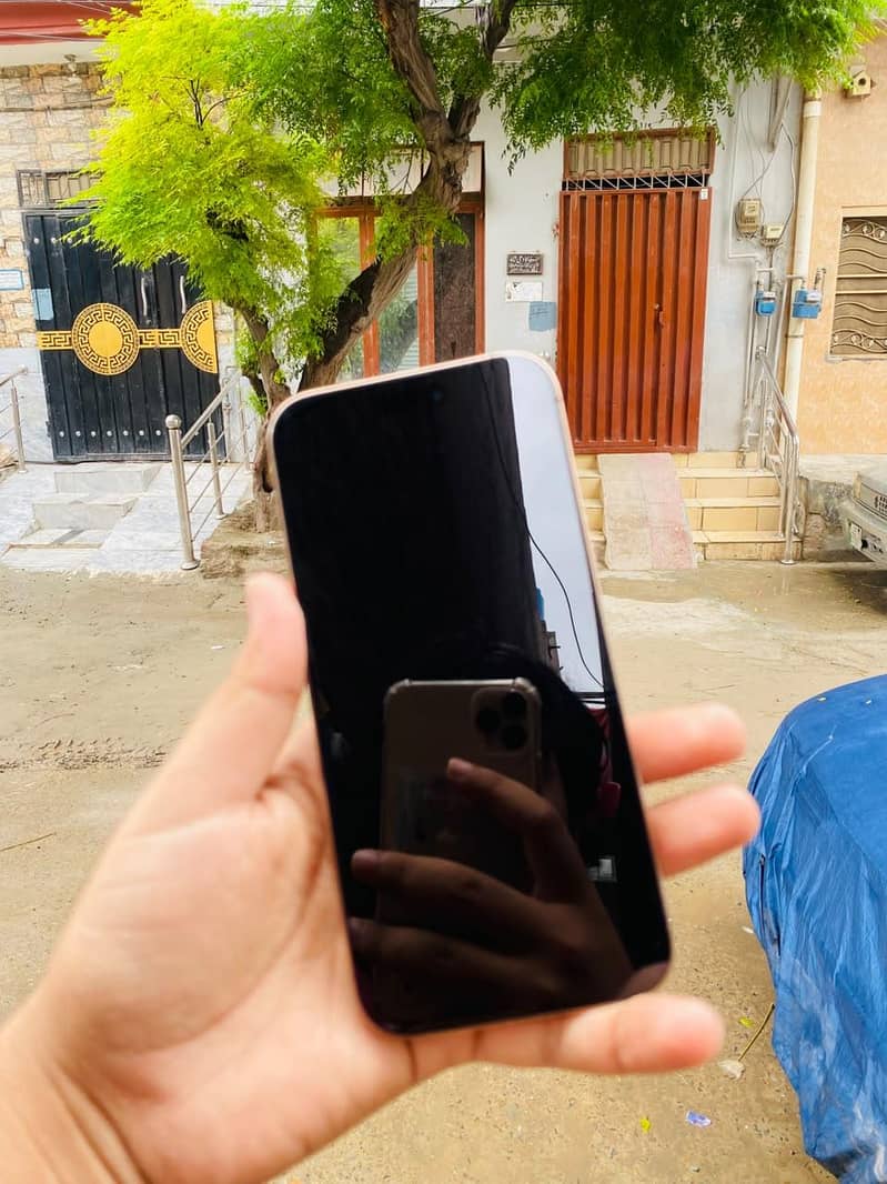 Apple iPhone 16 Pro Max 4