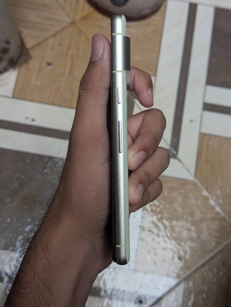 Google Pixel 7 4