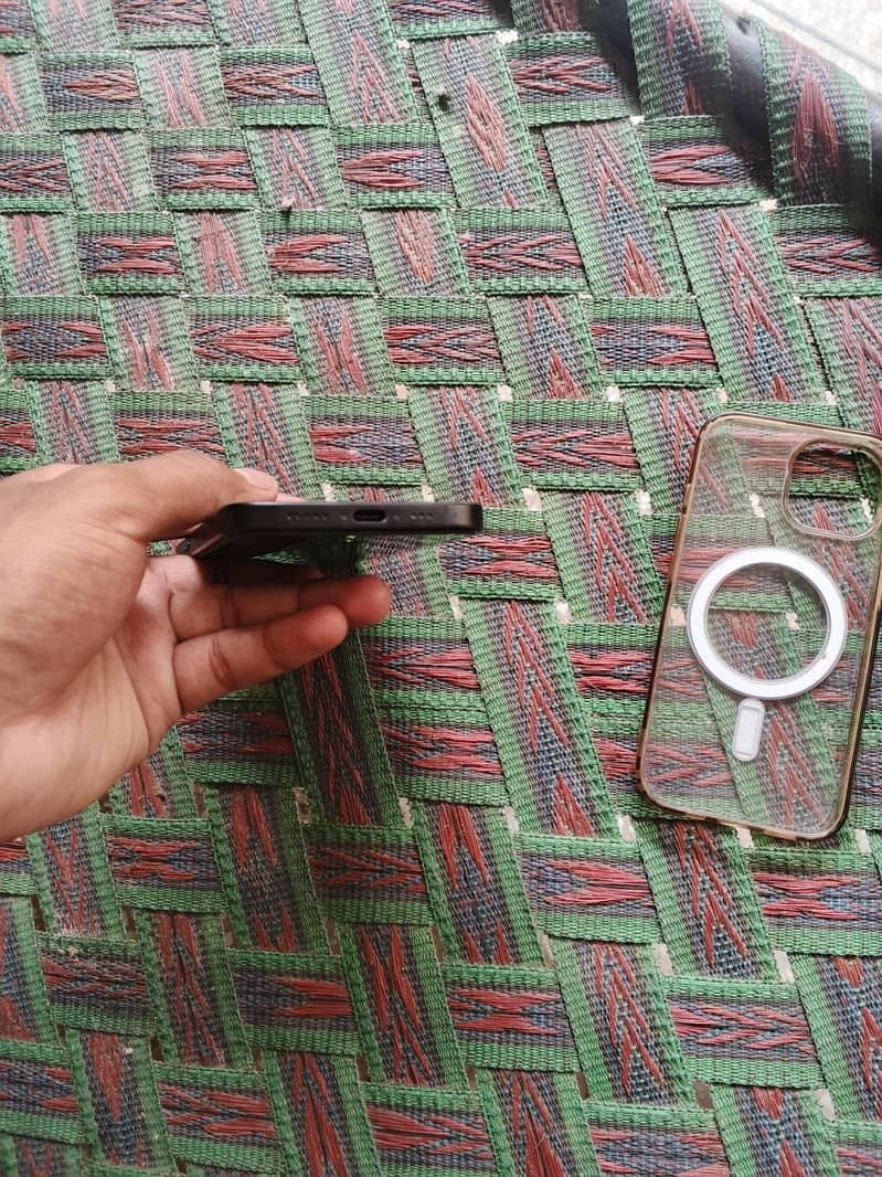 Apple iPhone 15 4