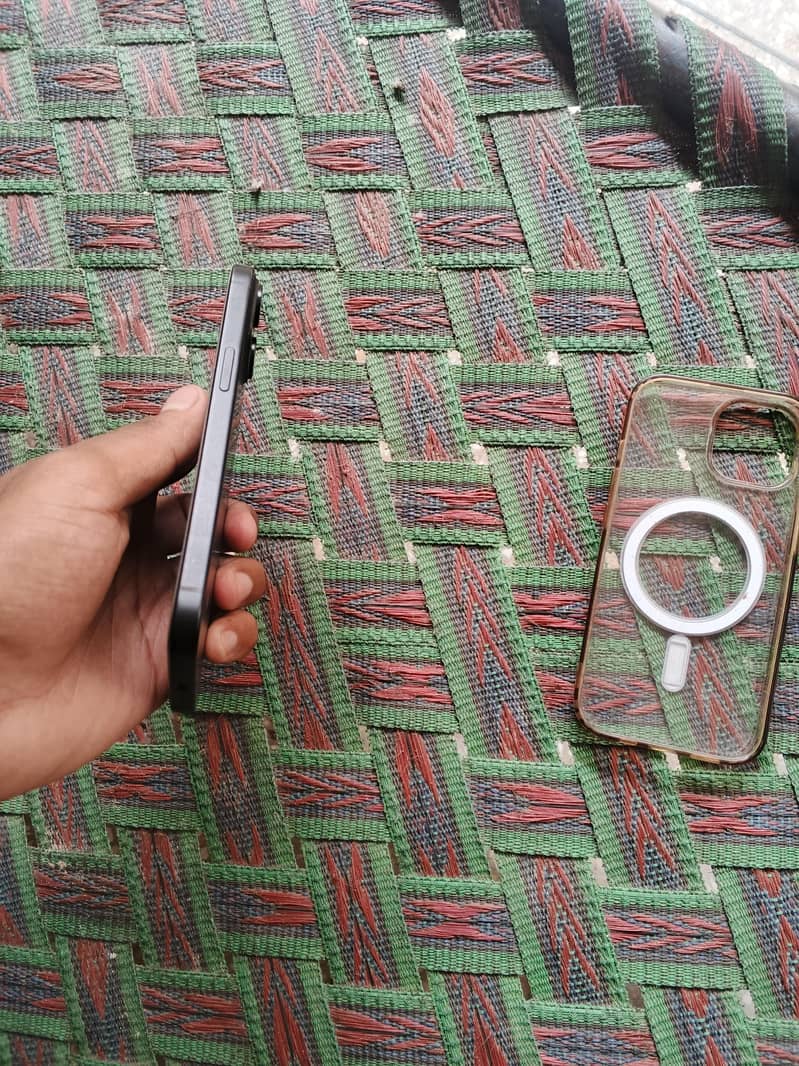 Apple iPhone 15 6