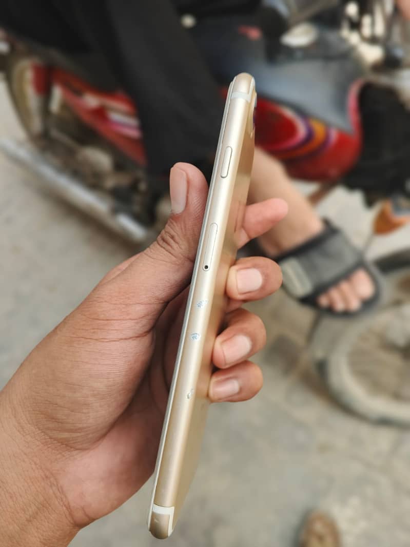 Apple iPhone 7 Plus 2