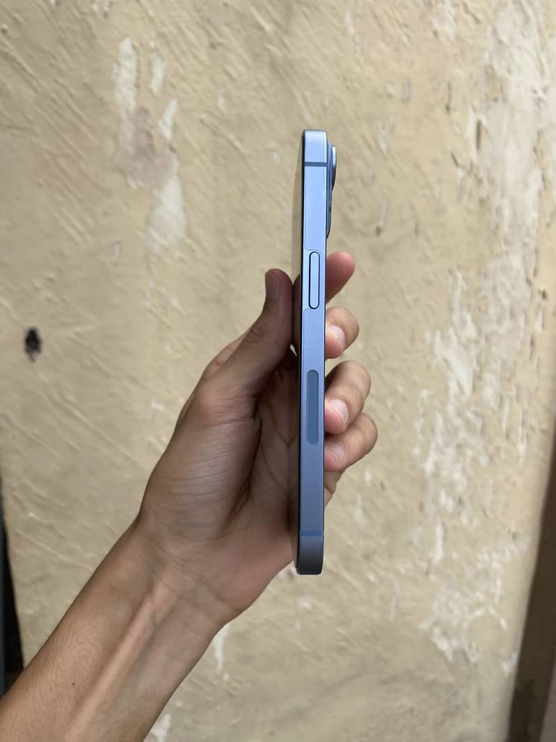 Apple iPhone 14 4