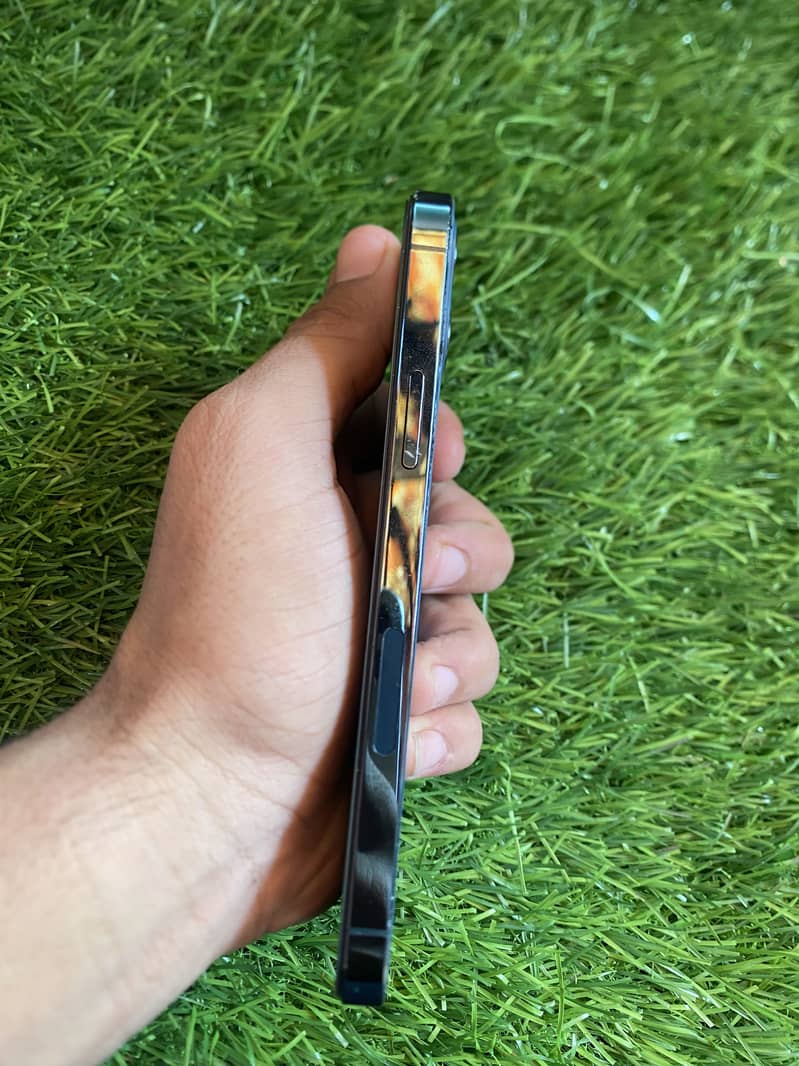 Apple iPhone 12 Pro 2