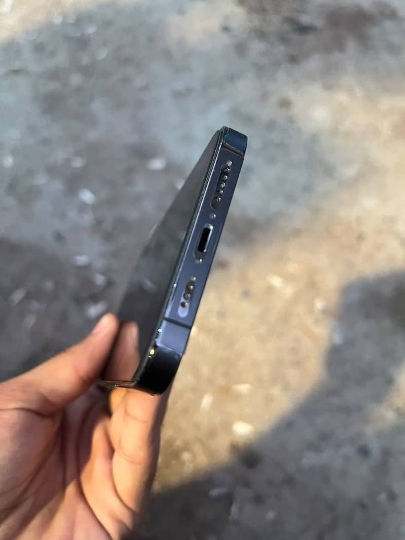 Apple iPhone 13 Pro Max 2