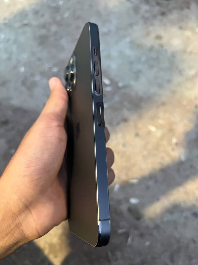 Apple iPhone 13 Pro Max 3