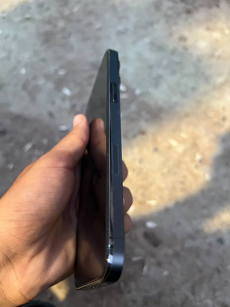 Apple iPhone 13 Pro Max 4